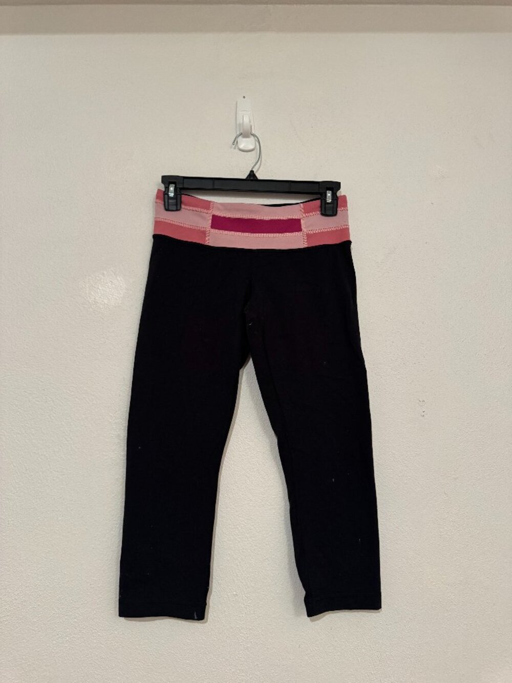 Lululemon Black Capri Leggings with Pink Colorblock Waist – Approx. 15" Waist